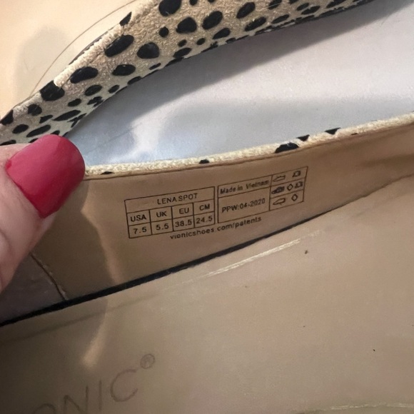 Vionic Black and Cream Animal Print Flats - Picture 5 of 8
